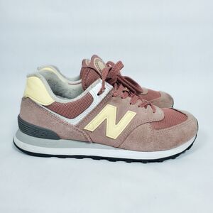 New Balance Women's New Classic Sneaker Shoes, 8 US
